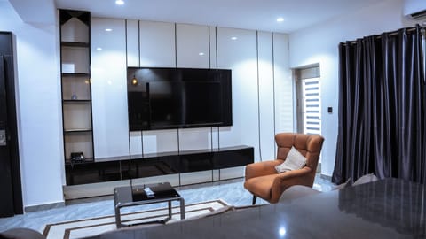 One-Bedroom Queen Size Apartment | Interior