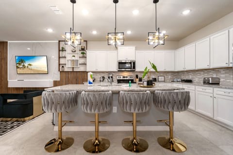 Family House, Patio, Courtyard View | Private kitchen