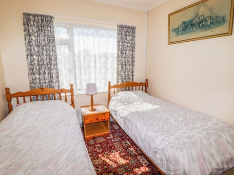 2 bedrooms, individually decorated, individually furnished