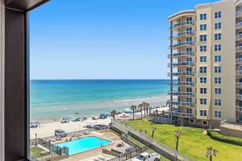 Welcome to Oceanside Inn 605