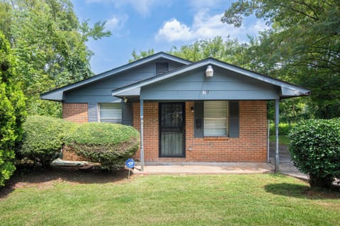 Welcome to 32nd Street Retreat, your comfortable home base for gathering, relaxing, and exploring everything Birmingham has to offer.