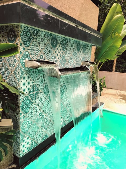 4 outdoor pools
