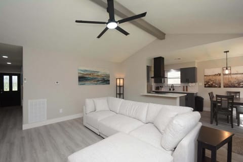Step inside our newly remodeled, 4/2 beautiful & bright home in Friendswood, TX.