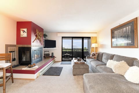 Welcome to Summit Hideaway!
