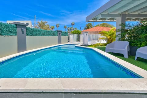 Your perfect island getaway starts here!