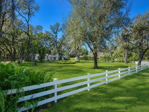 A fantastic private Estate away from the noise, yet minutes from the beach.