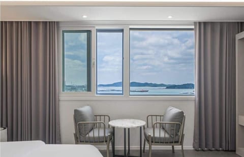 Premier Suite, Sea View | Interior