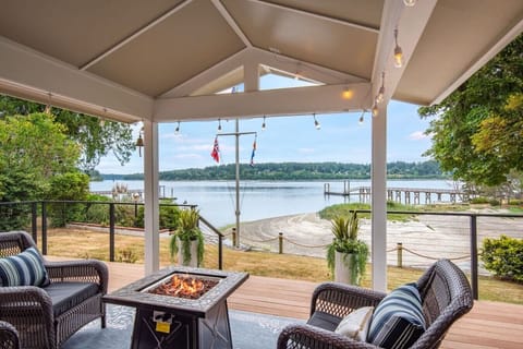 Escape to Poulsbo Tide Retreat, where stunning waterfront views, a private beach, and unforgettable memories await on the shores of Liberty Bay.