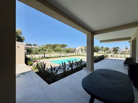 Autumn, Balcony / Terrace / Patio, Garden, Pool, Spring, Summer