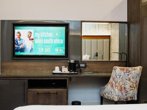 Superior Suite, City View | In-room safe, iron/ironing board