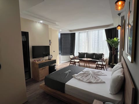 Luxury Double Room, Hot Tub | Laptop workspace, WiFi (free)