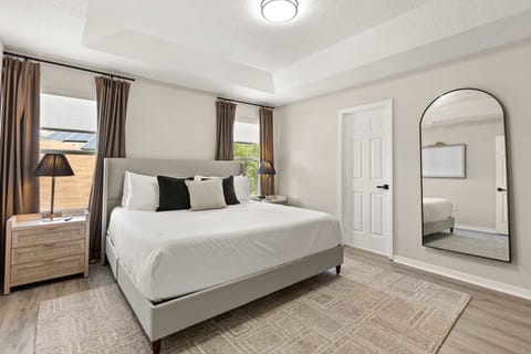 House | 5 bedrooms, high-speed internet