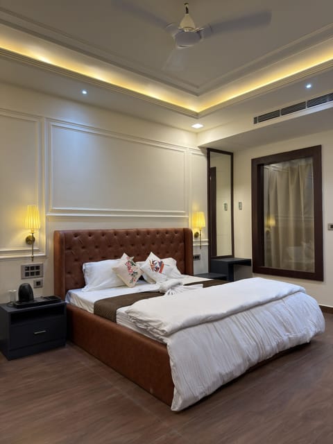 In-room safe, desk, laptop workspace, blackout drapes