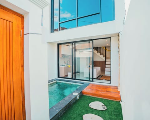 Deluxe Villa, 1 King Bed | Desk, bed sheets