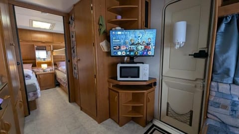 Basic Mobile Home, 2 Twin Beds | WiFi (free), bed sheets