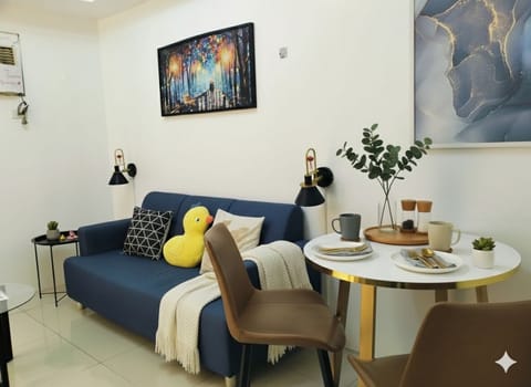Apartment, 1 Queen Bed | Living area