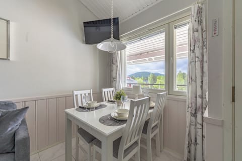 Comfort Apartment, Mountain View, Slope side | Dining