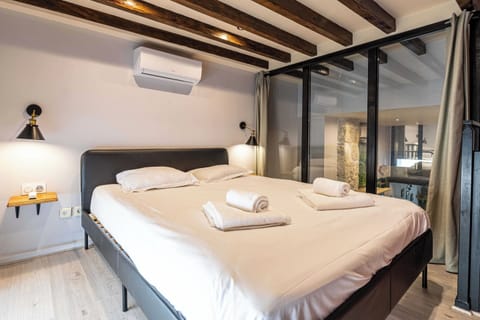 Apartment | 3 bedrooms, laptop workspace, iron/ironing board, bed sheets
