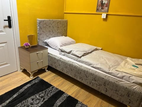 Classic Twin Room, Courtyard View | Soundproofing, WiFi (free)