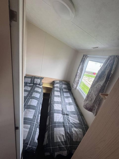 3 bedrooms, iron/ironing board, WiFi (free), bed sheets