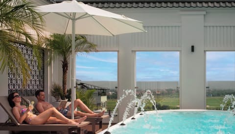 10 outdoor pools, pool umbrellas, sun loungers