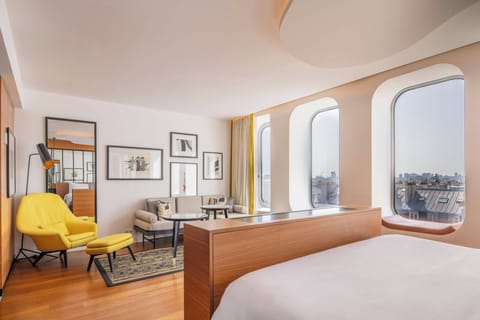 Artist Studio, 1 King Bed | Premium bedding, pillowtop beds, minibar, in-room safe