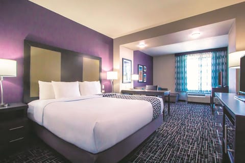 Deluxe Room, 1 King Bed, Accessible, Non Smoking (Mobility Accessible) | Pillowtop beds, desk, iron/ironing board, free cribs/infant beds