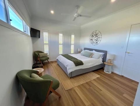 Spacious bedroom with 2 sitting chairs and full mirror wardrobe 