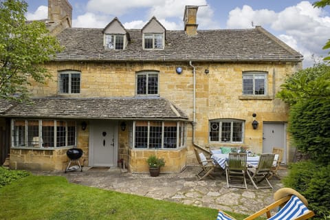 Closes Farm Cottage Outside - StayCotswold