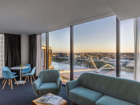 Executive Suite, 1 King Bed | In-room safe, desk, soundproofing, iron/ironing board