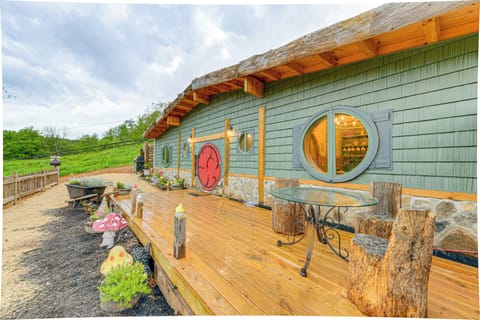 Cosby Vacation Rental | 4BR | 4BA | 1,800 Sq Ft