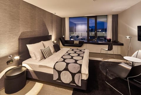 Comfort Double or Twin Room | Premium bedding, in-room safe, desk, blackout drapes
