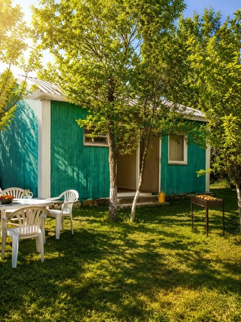 Peaceful cottage with private garden and BBQ area