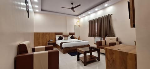 Superior Double Room, City View | Soundproofing, iron/ironing board, WiFi (free)
