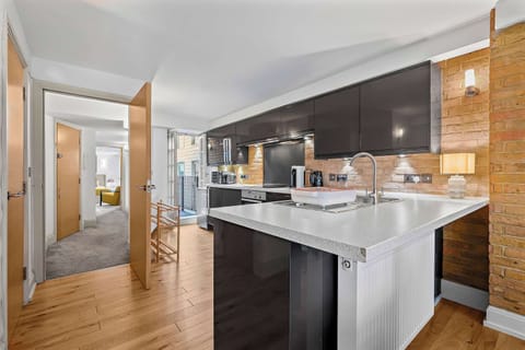 Apartment, 1 King Bed with Sofa bed, City View (Bateman St 14, 2) | Private kitchen