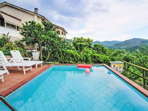 Furniture, Kitchen & Dining Room Table, Chair, Floor, Sea, Balcony, Ocean, Resort, Eco Hotel, Dining Room