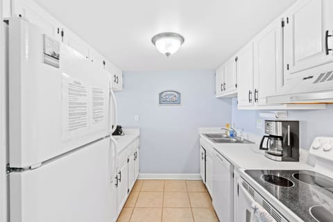 Condo, 2 Bedrooms, Pool Access (808) | Private kitchen | Full-size fridge, microwave, stovetop, dishwasher