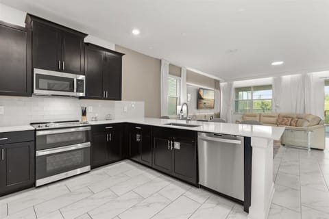 House, Patio, Courtyard View | Private kitchen
