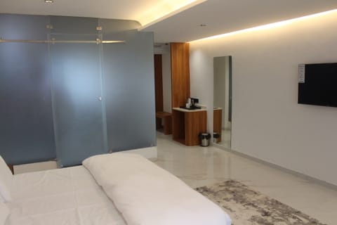 Deluxe Double or Twin Room | Desk, laptop workspace, WiFi (free)