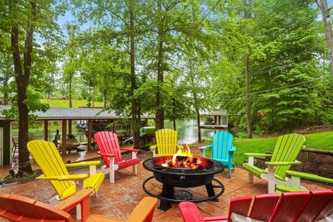 Backyard | Fire Pit | Lake Views