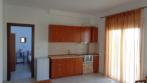 Apartment, 3 Bedrooms | Private kitchen | Fridge, stovetop, coffee/tea maker, electric kettle