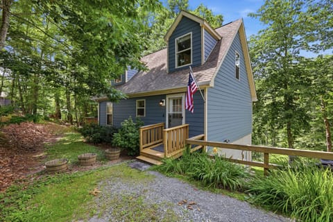 Tucked deep into the pines, this wooded retreat offers total privacy and forest views. No mountain vistas here — just birdsong, dappled sunlight, and the peaceful hush of the trees, making every arrival feel like a true escape from it all.