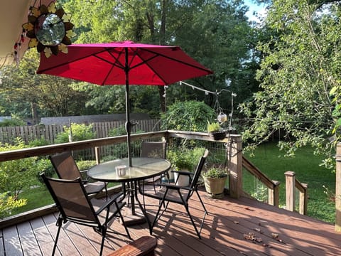 Peaceful and beautifully manicured gardens attract songbirds and guests alike!