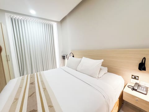 Comfort Double Room, 1 Queen Bed, Balcony, City View | In-room safe, blackout drapes, iron/ironing board (on request)