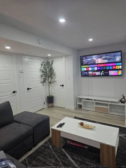 House, 1 Bedroom | Living room