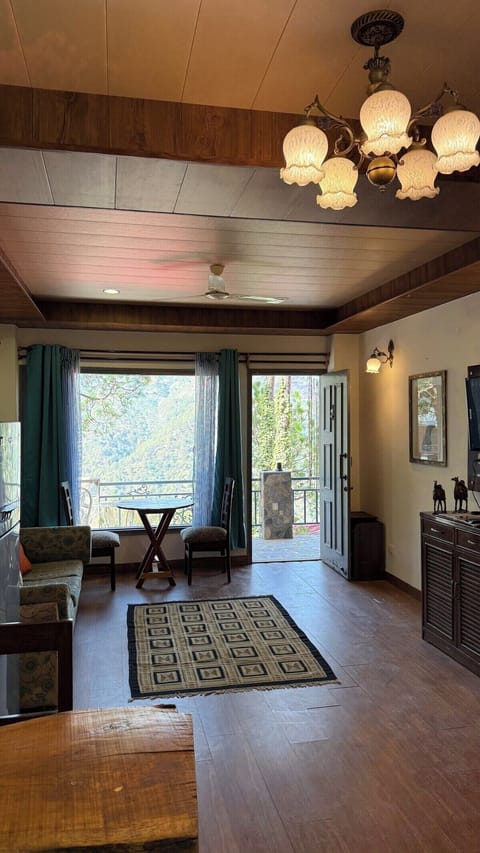 Economy Villa | Desk, WiFi (free), bed sheets