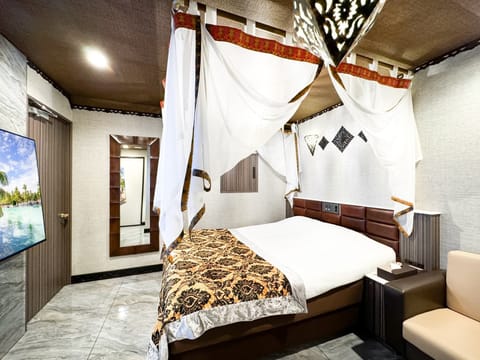 Luxury Double Room, Smoking | WiFi (free), bed sheets