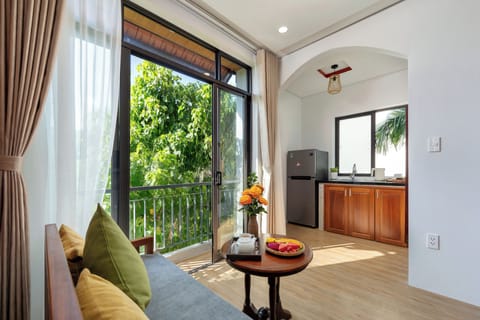 Peony Room | Private kitchenette | Fridge, electric kettle