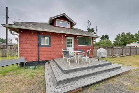 Long Beach Vacation Rental | 2BR | 1BA | 1,367 Sq Ft | Stairs Required