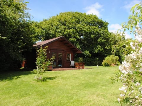 Pretty lodge in secluded setting